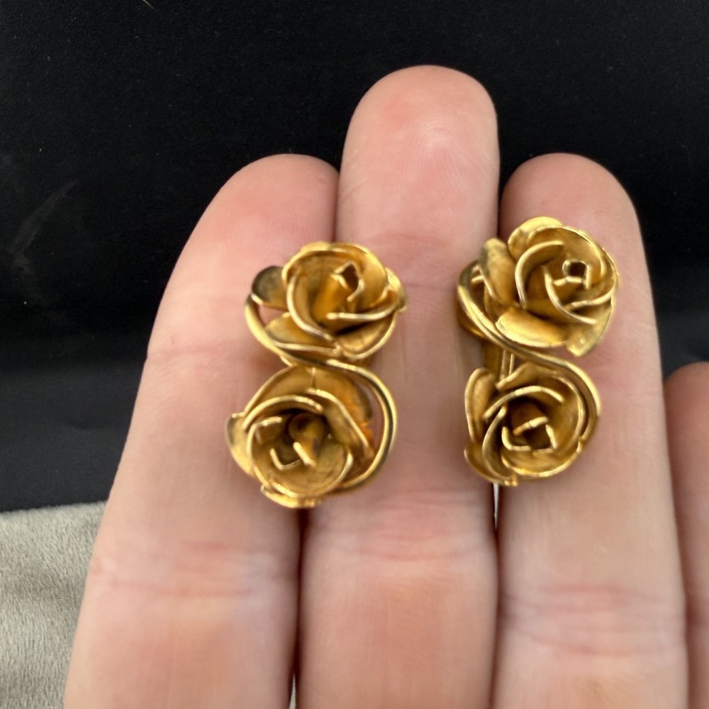 Vintage Lisner Clip On Earrings Gold Tone Rose Signed